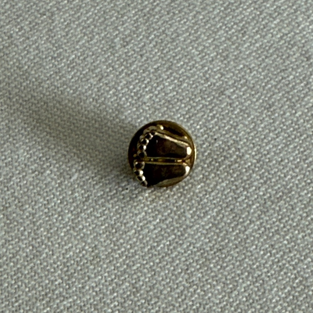 Vintage baby feet lapel pin